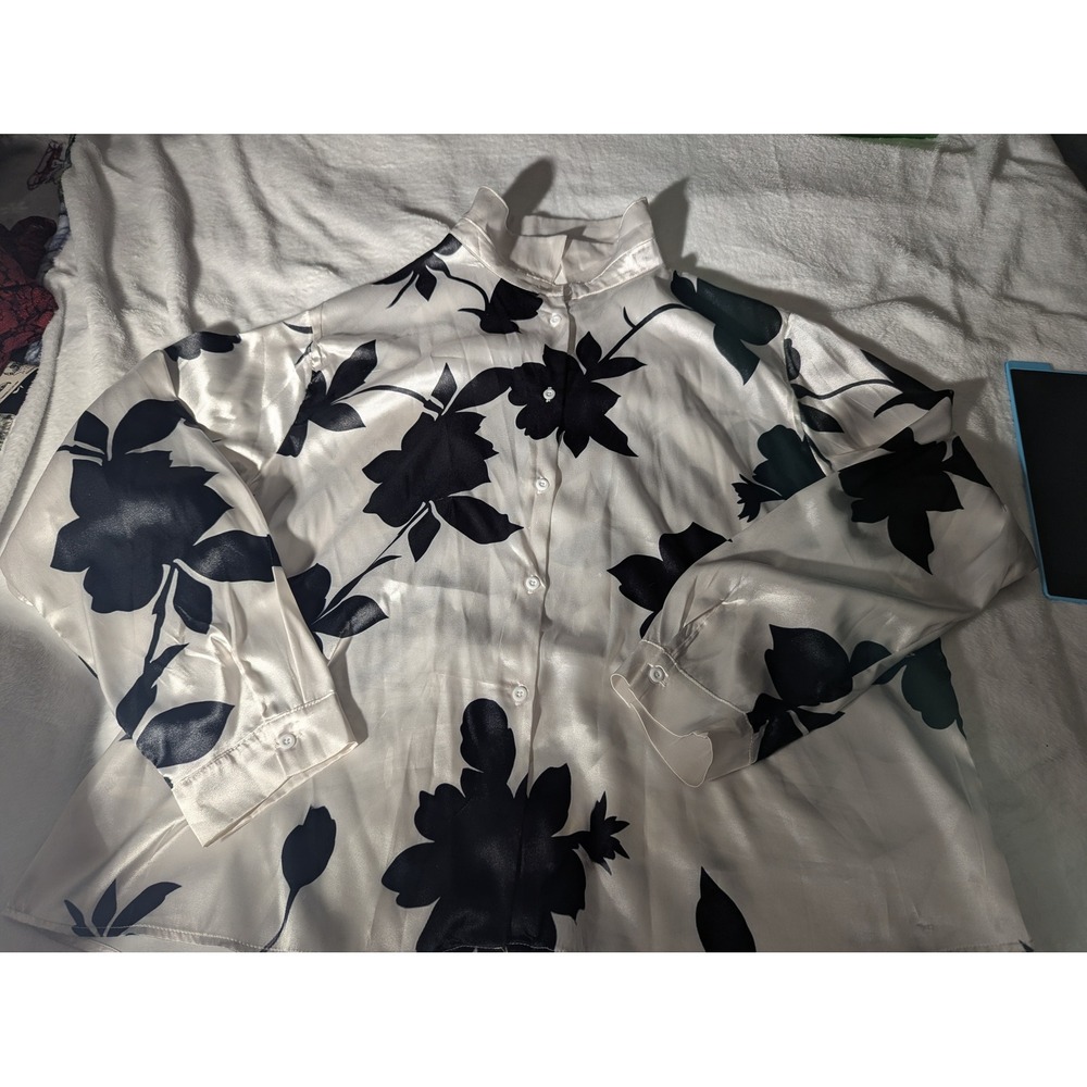 Unbranded Floral Satin Blouse Women XL White Black Good Long Sleeve Button Down